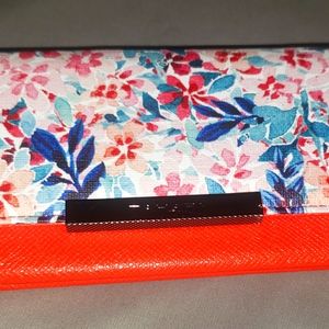 Womens Tahari wallet